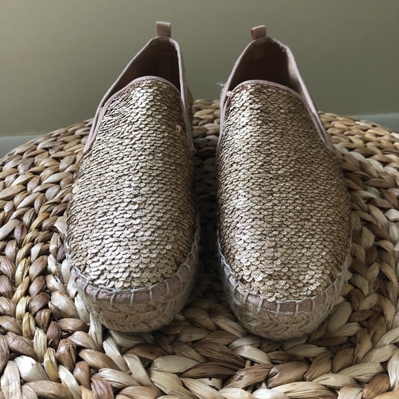 STEVE MADDEN SLIP ON. - Picture 6 of 8